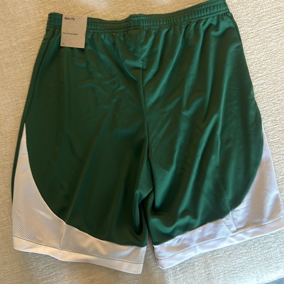 NWT Nike Slim Fit green shorts - Picture 4 of 4